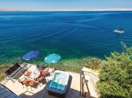 Beautiful Home In Lukovo Sugarje、ルコヴォ・シュガイエのホテル