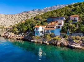 3 Bedroom Nice Apartment In Jablanac