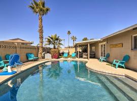 3 Mi to ASU Tempe Getaway with Heated Pool, hotel v destinaci Tempe