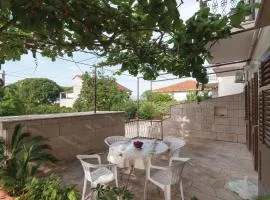 Two-Bedroom Apartment In Supetar