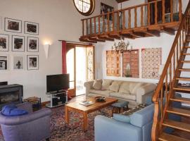 Lovely Home In Roquebrun With Kitchen, hôtel à Roquebrun