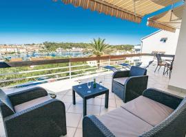 1 Bedroom Amazing Apartment In Banjol, hotel en Banjol