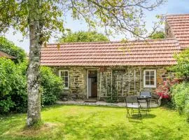 Gorgeous Home In Quettehou With Wifi