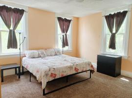 Huge 2 Bedroom House in the Heart of Northside!, khách sạn ở Cincinnati