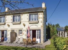Stunning Home In Saint Cast Le Guildo With Kitchen, hotell i LʼIsle-Saint-Cast