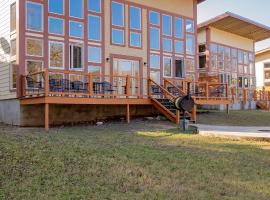 Seven Bluff Cabins, hotel v destinaci Concan