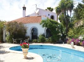 Awesome Home In Algarrobo With Wifi, Outdoor Swimming Pool And Swimming Pool, villa í Algarrobo