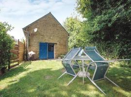 Beautiful Home In Le Faout With Kitchen, cabaña en Le Faouët