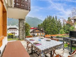 Cozy Apartment In Ayas With Kitchenette, hotel con estacionamiento en Champoluc