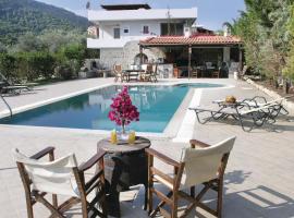 Awesome Home In Agia Marina Aigina With 5 Bedrooms, Private Swimming Pool And Outdoor Swimming Pool, hotel in Agia Marina
