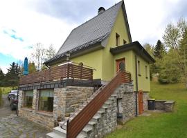 Holiday home with sauna in Wildenthal, hotel med parkering i Weitersglashütte