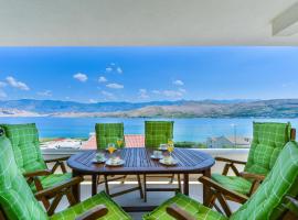2 Bedroom Beautiful Apartment In Pag, hotel di lusso a Pag