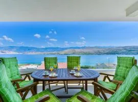 2 Bedroom Beautiful Apartment In Pag