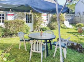 Pet Friendly Home In Douarnenez With Kitchen, hotell i Douarnenez