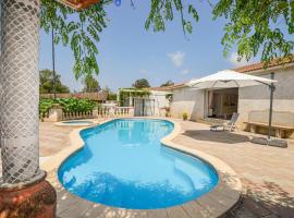 Stunning Home In Aleria With Outdoor Swimming Pool, hotel in Aléria