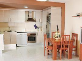 Awesome Apartment In Pineda De Mar With Kitchen, πολυτελές ξενοδοχείο σε Pineda de Mar