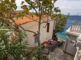 Cozy Apartment In Starigrad With Kitchen