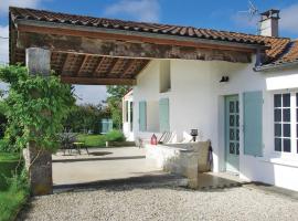 3 Bedroom Gorgeous Home In St Fort Sur Gironde, cottage in Saint-Romain-sur-Gironde