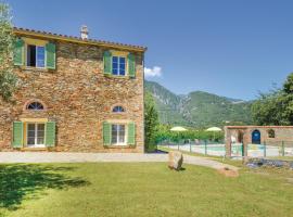 Beautiful Home In Santa Maria Poggio With Outdoor Swimming Pool, hotel di Santa-Maria-Poggio