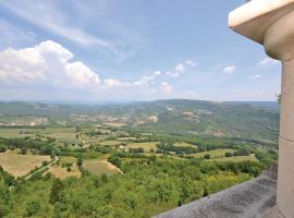 Stunning Home In Viens With House A Mountain View, dovolenkový prenájom v destinácii Viens