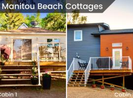 MANITOU BEACH COTTAGES by Prowess，Manitou Beach的海灘飯店