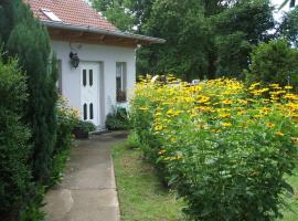 Spacious Holiday Home in Sommerfeld near Lake, hotel with parking in Kremmen