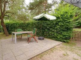 Elite holiday home with garden in Spreenhage, hotel con estacionamiento en Grünheide