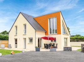Gorgeous Home In Stgermainay-Plage, hotel in Saint-Germain-sur-Ay