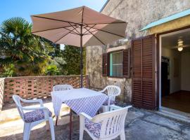 3 Bedroom Lovely Home In Nerezine, hotel per famiglie a Nerezine (Neresine)