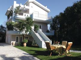 Gorgeous Home In Kamares Aigio Pel, With House A Mountain View, hotel in Kamárai