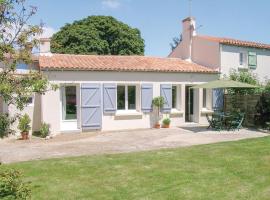Beautiful Home In La Jonchere With 2 Bedrooms, Outdoor Swimming Pool And Heated Swimming Pool, hotell i La Jonchère
