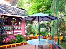 Marias house, hotel met hottubs in Siroda