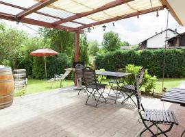 Holiday home with garden in Reil, hotel with parking in Reil