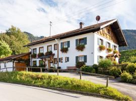 Apartment near the Halblech ski resort, Hotel mit Parkplatz in Trauchgau