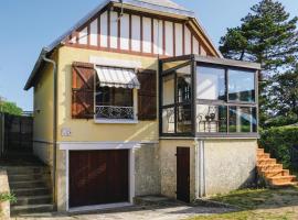 Nice Home In Hauteville-sur-mer With Wifi, hotel in Hauteville-sur-Mer