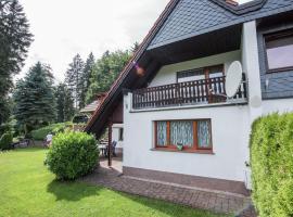 Holiday home in Thuringia with terrace, hotel u gradu Fridrihroda