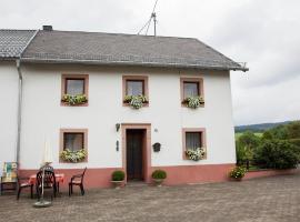 Enjoy a holiday on the farm in a quiet area, hotel in Sellerich