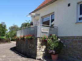 Holiday apartment near the Moselle with terrace, huoneisto kohteessa Wehr