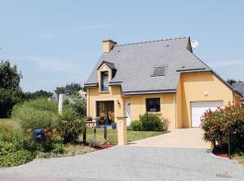 Amazing Home In Lamballe-armor With 3 Bedrooms And Wifi, hotel v destinácii Planguenoual