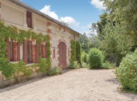 Stunning Home In Boure With Outdoor Swimming Pool, atostogų namelis mieste Saint-Brice