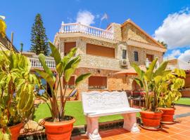 Beautiful Home In Benajarafe With Private Swimming Pool, Indoor Swimming Pool And Swimming Pool, hotel de 4 estrellas en Benajarafe