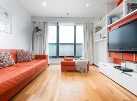 Two Bedroom Flat with Balcony in Central Wimbledon, alquiler vacacional en Londres