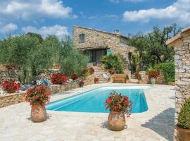 Gorgeous Home In Fontarches With Kitchen, villa em Fontarèches