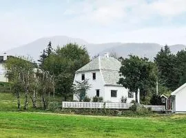 5 person holiday home in Svelgen-By Traum