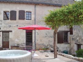 Stunning Home In Preuilly Sur Claise With 4 Bedrooms, Jacuzzi And Wifi, cabaña en Preuilly-sur-Claise