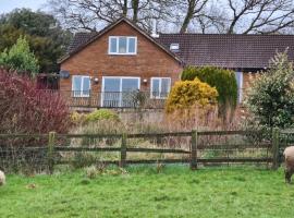 Orchard Cottage, holiday home in Tiverton