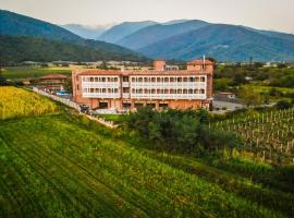 Chateau Artwine, hotel i Art'ana