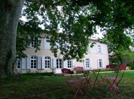 Domaine de Lalande, hotel with parking in Vénès