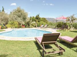 Nice Home In Sarrians With Wifi, hotel con piscina en Sarrians