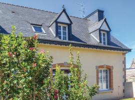 Gorgeous Apartment In Treguier With Kitchen, ställe att bo på i Tréguier